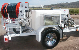 Optional pivoting hose reel for Harben Model E trailer jetters
